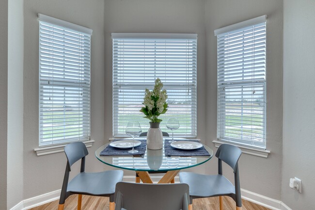 Dining Room - Baypoint Apartments