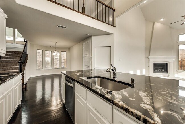 Building Photo - 8712 Fairway Ln