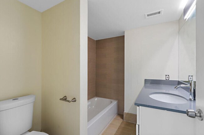Building Photo - 4889 Arjaro Dr