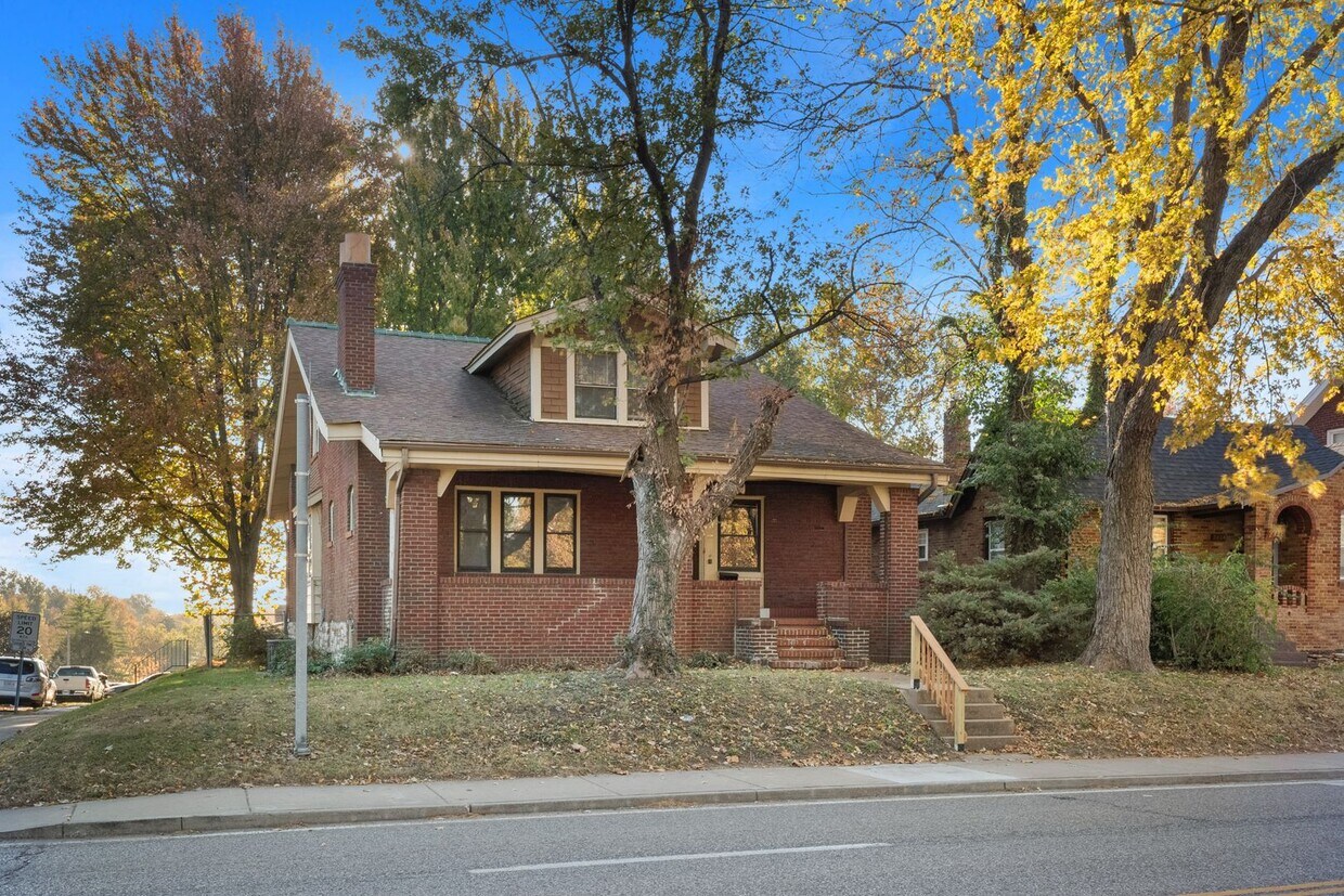 2 Story Single Family Home in Velda City House Rental in St. Louis