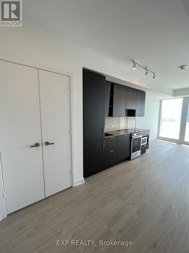 Photo du bâtiment - 3900 Confederation Pkwy