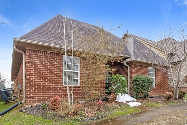 Building Photo - 10215 Morning Hill Dr