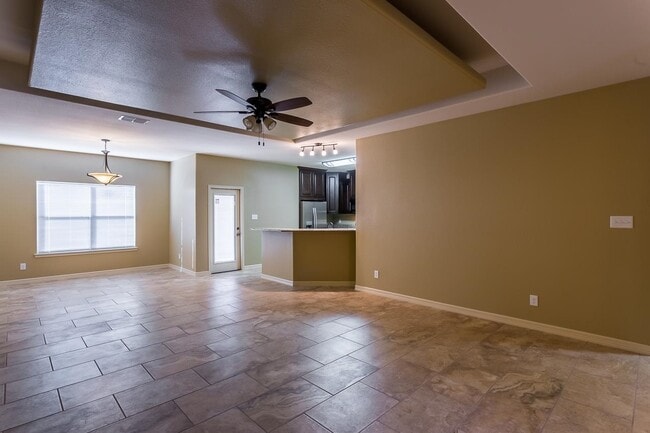 Building Photo - 300 Don Martin Dr