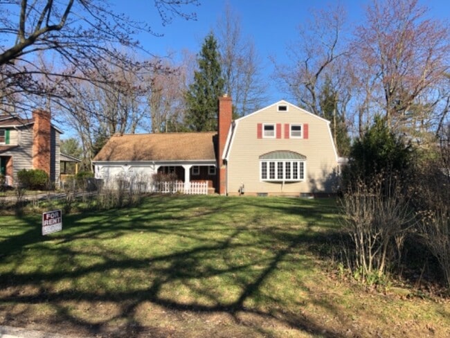 Building Photo - 5045 Medhurst Ave