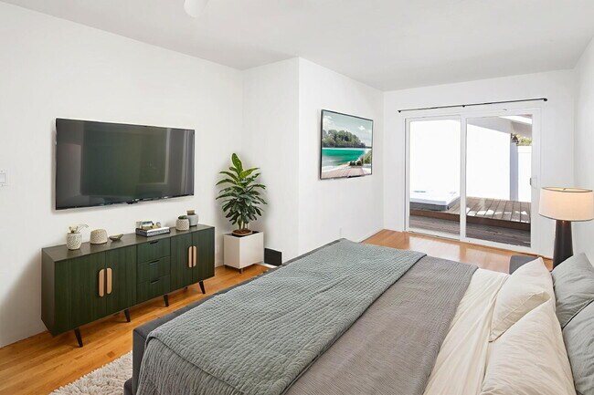 Building Photo - "Charming Coastal Retreat: 3-Bedroom Sanctuary on Agate Street, San Diego"