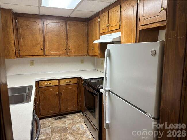 Building Photo - 163 Hillcrest Dr