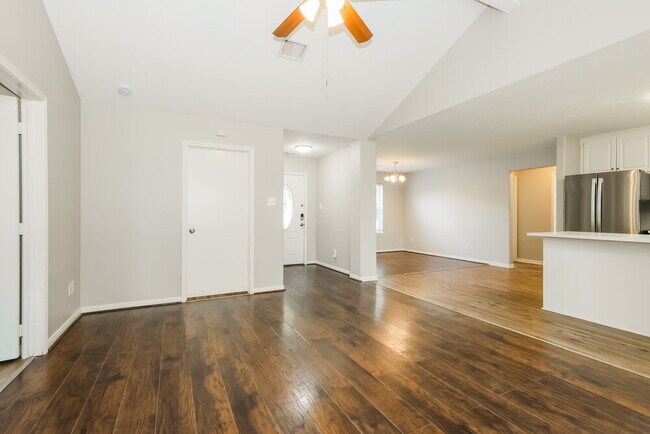 Building Photo - 16325 Sun View Ln