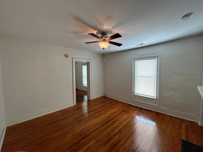 Building Photo - historic 1 BR apartment close to Duke
