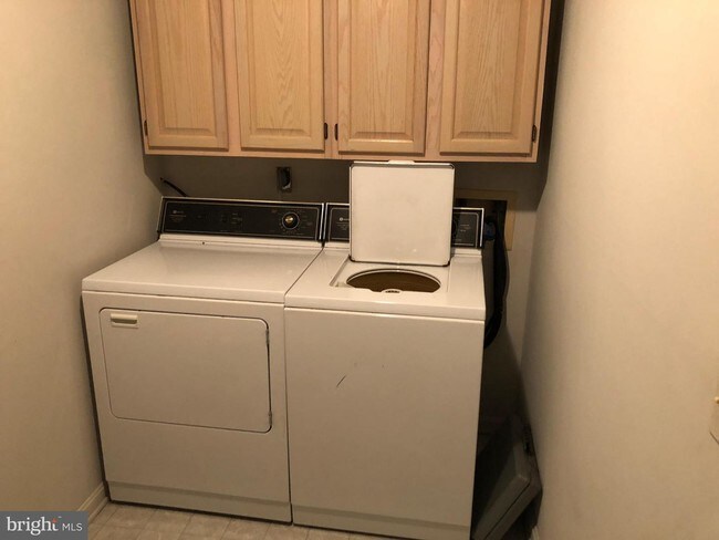 Foto del edificio - 8110 Arbor Way