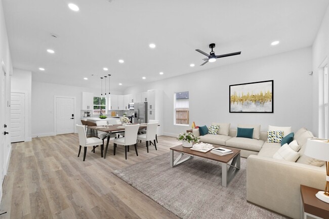 Building Photo - 821 Empire St