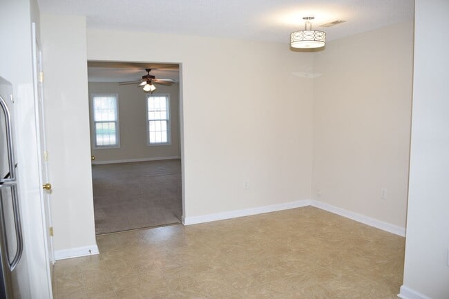 Building Photo - Spacious 2BR 2.5BA Townhome In Prime Location!