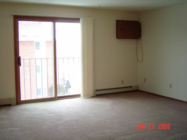 Building Photo - 427 33rd Ave N 303