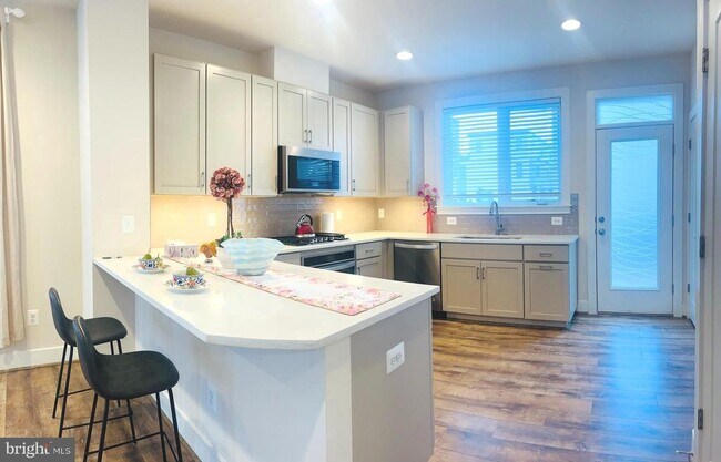 Foto del edificio - 6910 Rockledge Dr