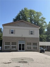 Building Photo - 513 E Main St