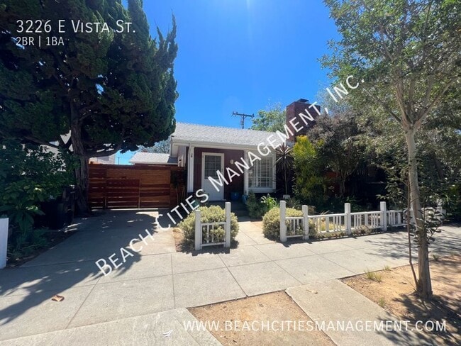 Foto del edificio - 3226 E Vista St