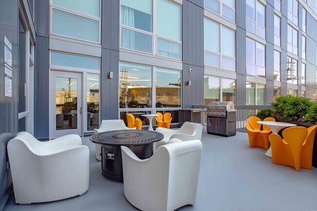 Foto del edificio - 2340 N California Ave