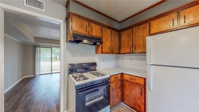 Foto del edificio - 1108 Forest Glen Ct