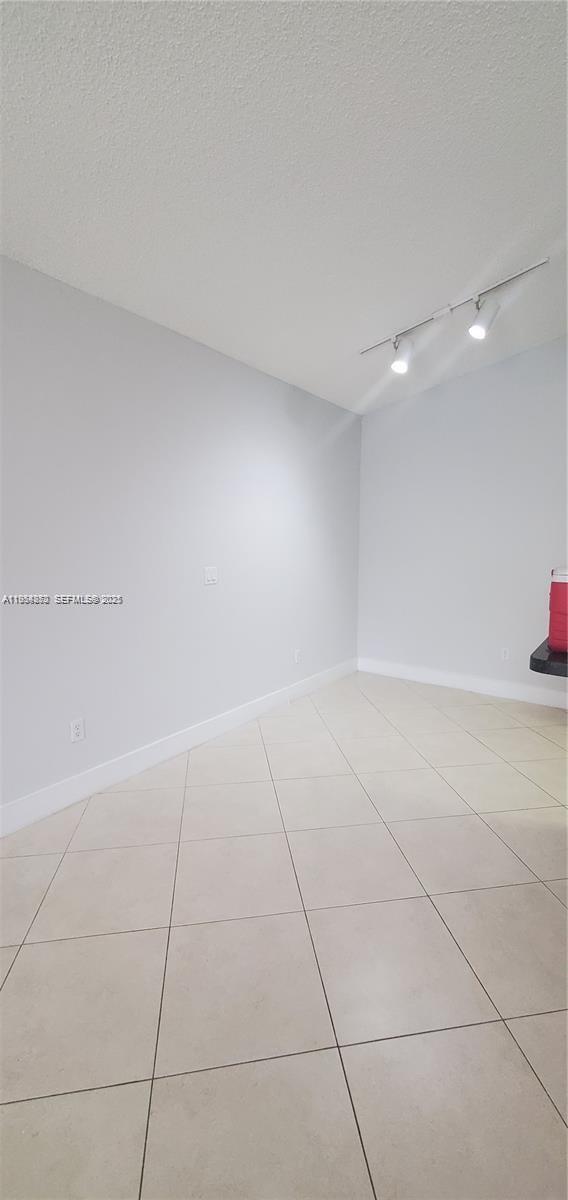 Building Photo - 10288 Fox Trail Rd S