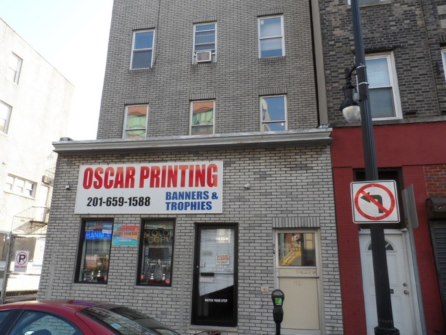Foto del edificio - 549 Newark Ave