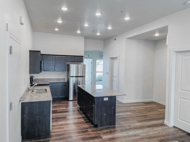 Foto del edificio - Beautiful 3-Bed, 1-Bath Apartment in The B...