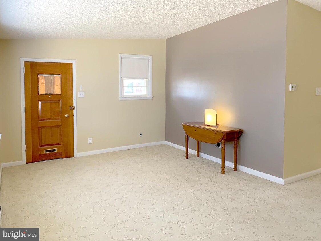 Foto principal - 7704 Whitaker Ave