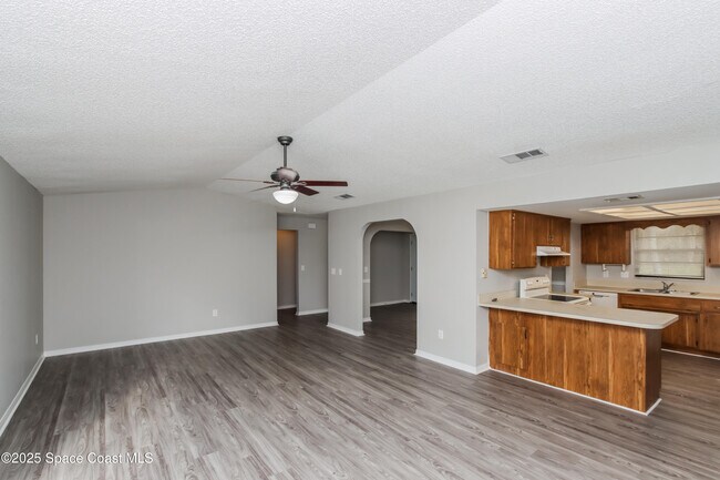 Building Photo - 1044 Zamora St SE