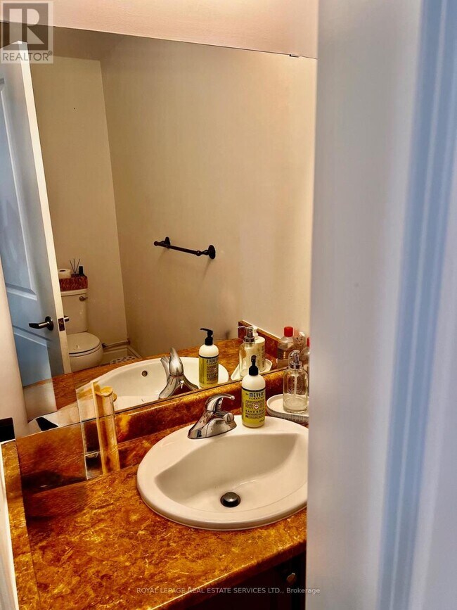 Photo du bâtiment - 5010 Corporate Dr