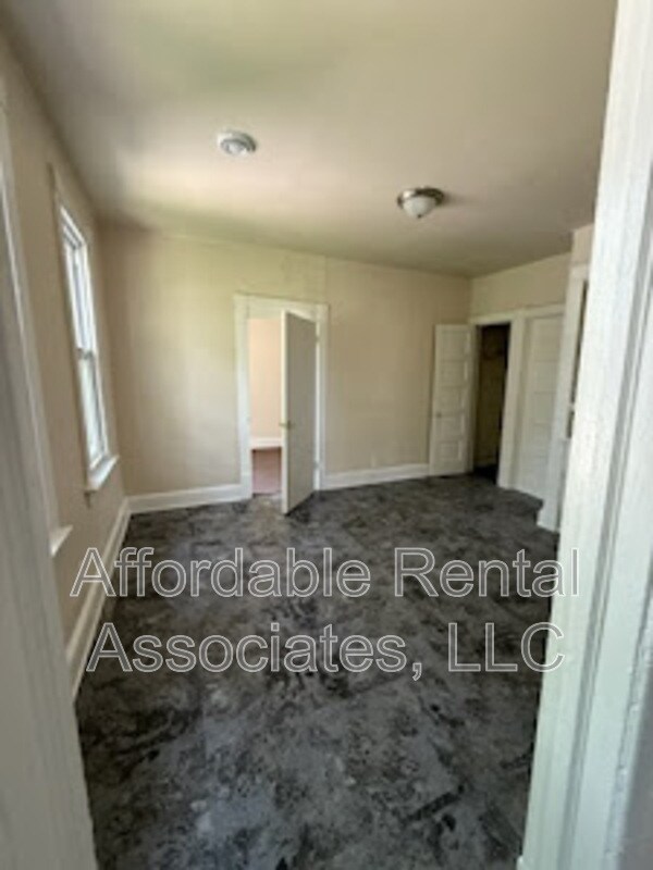 Building Photo - 1001 S 24th St