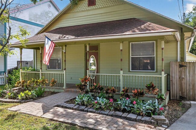 Building Photo - 6827 S Trask St