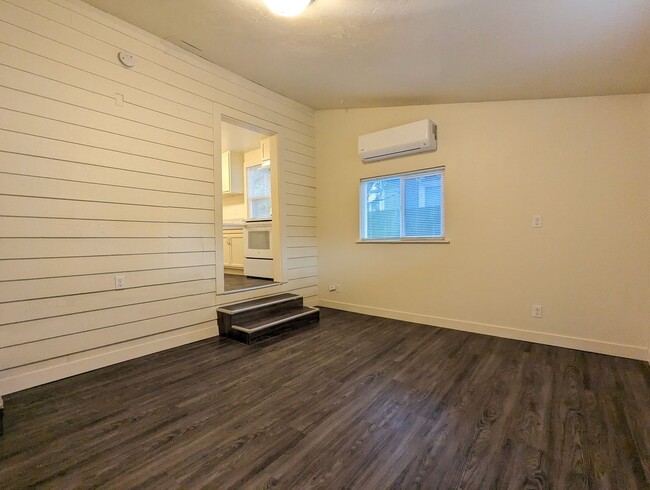 Building Photo - Remodeled Studio apartment- Great location...