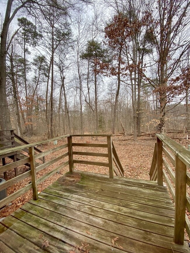 Building Photo - Two Bed Townhome in Fredericksburg