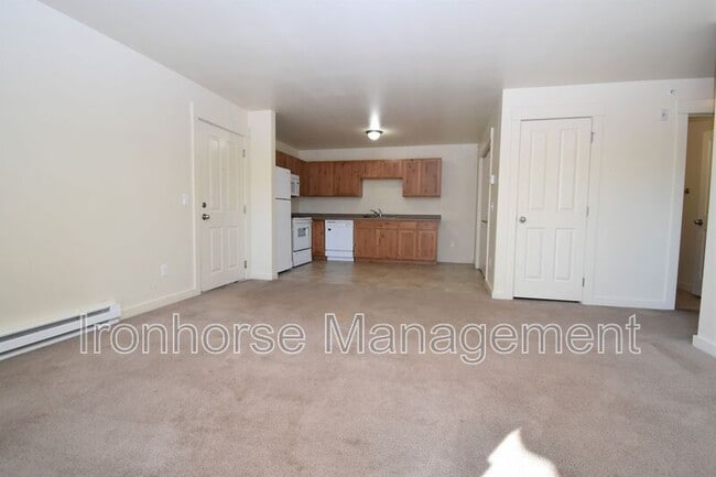 Building Photo - 807 W Villard St