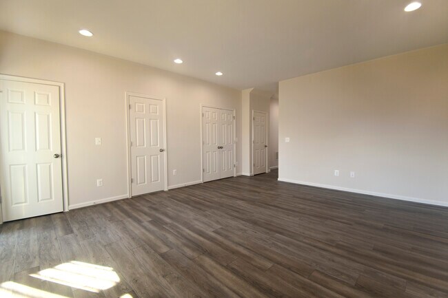 Building Photo - 105 Gristmill Ct