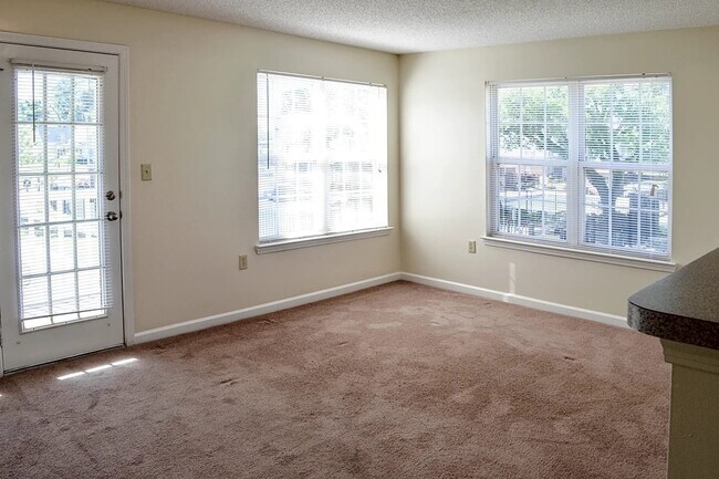 Foto del edificio - 320 S Jackson St