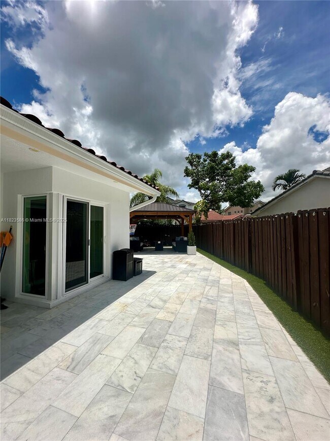 Foto del edificio - 5020 SW 154th Ave