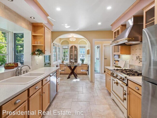 Building Photo - 2 br, 2 bath House - 999 Riverside Drive