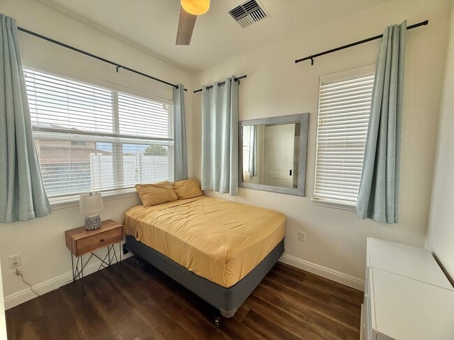 Building Photo - Stunning Renovated 3 Bedroom / 2.5 Bathroom Home with Ocean & Mountain Views in Waiolani Mauka!