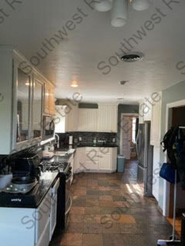 Foto del edificio - Beautiful 3 bedroom 2 bath brick home
