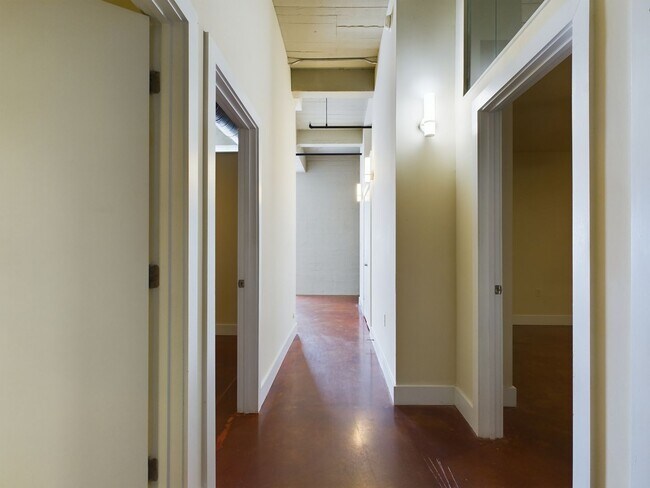 Building Photo - 815 Perry St
