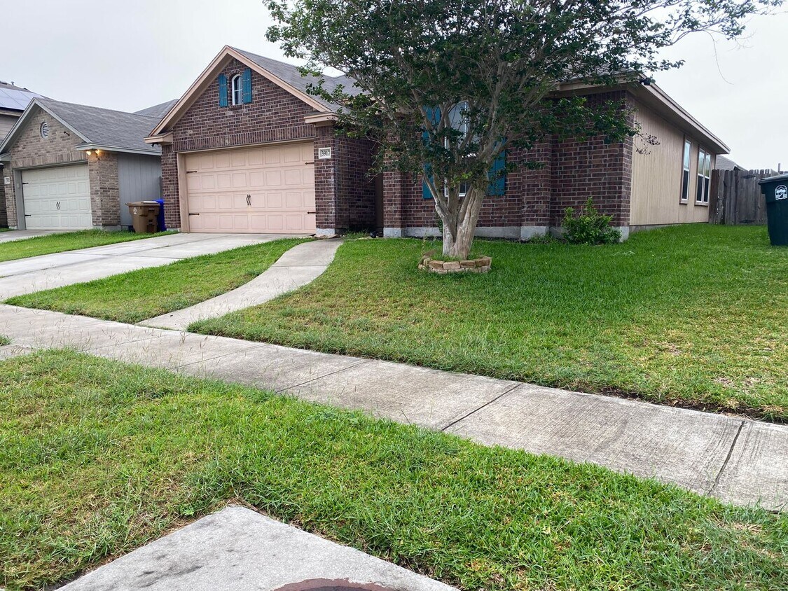 Primary Photo - 3917 Los Arroyos - 3/bedroom 2/bathroom $1...