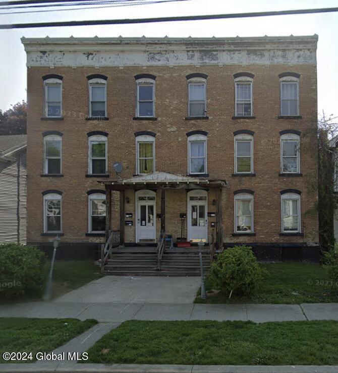 Primary Photo - 57 1/2 Saratoga Ave