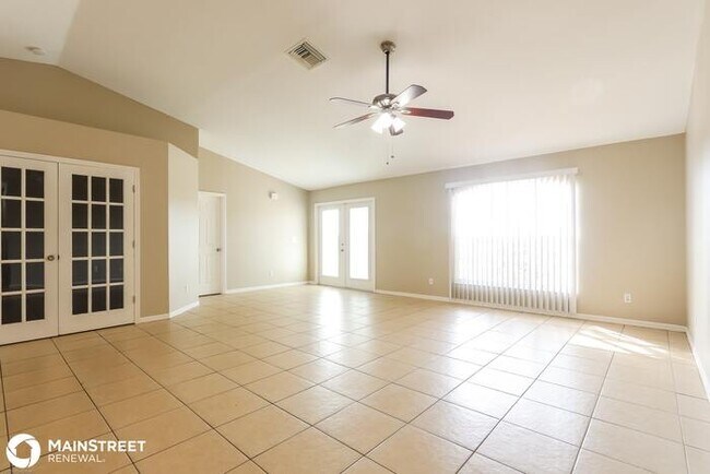 Building Photo - 2211 NE 5th Ave, Cape Coral, FL 33909