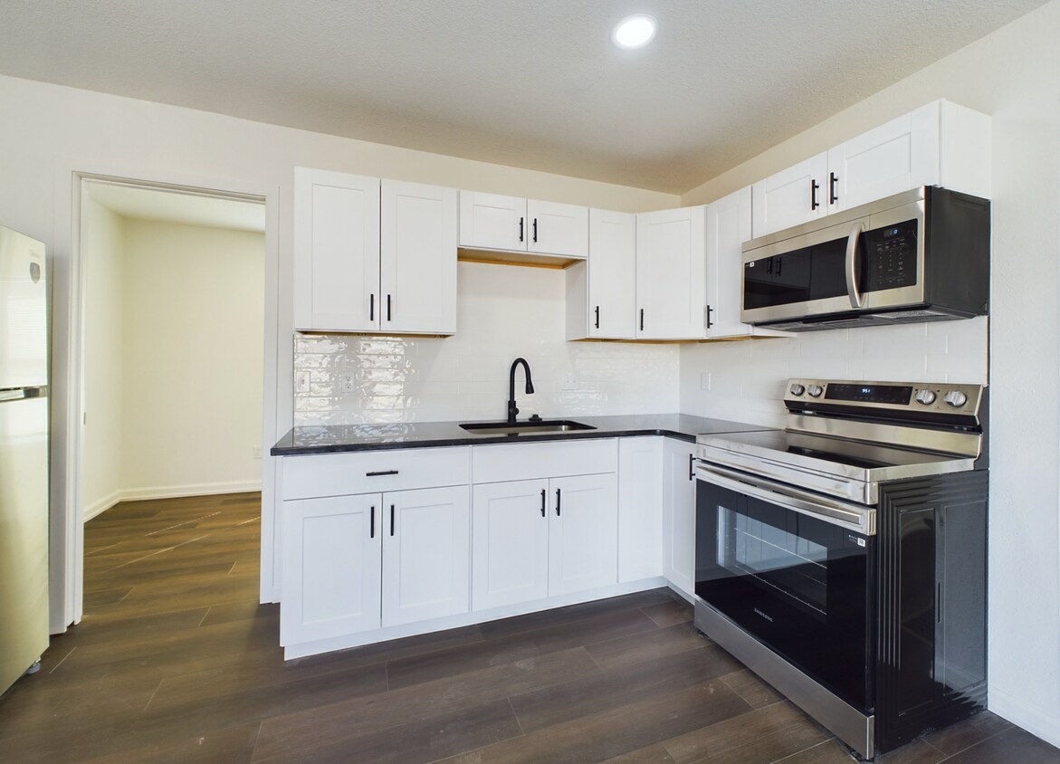 Foto principal - 8600 Countryshire Ln