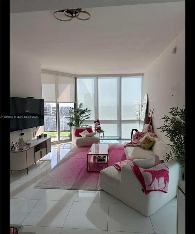 Foto del edificio - 851 NE 1st Ave