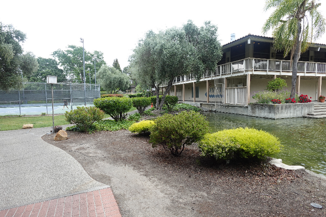 Foto del edificio - 410 N Civic Dr