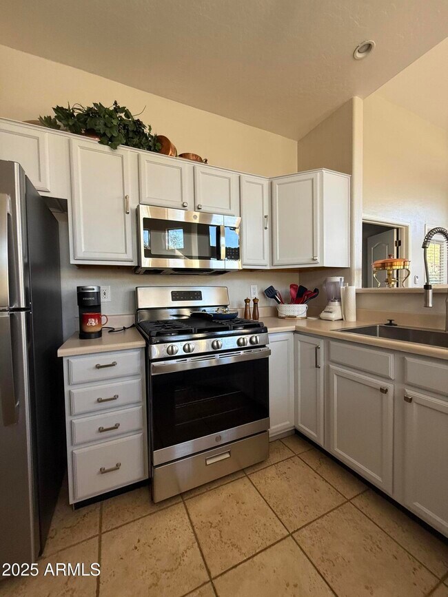 Foto del edificio - 9065 E Gary Rd