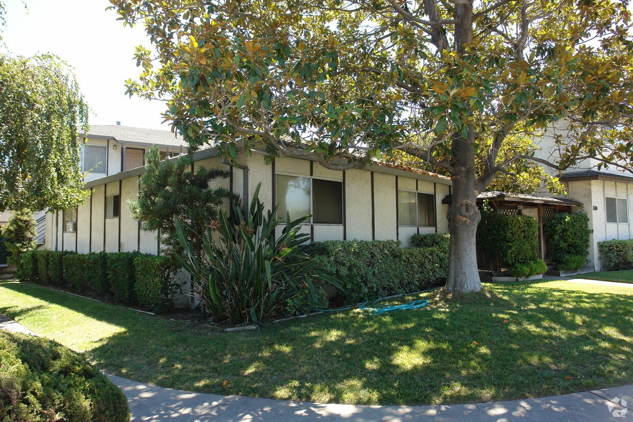 Building Photo - 1110 De Rose Way
