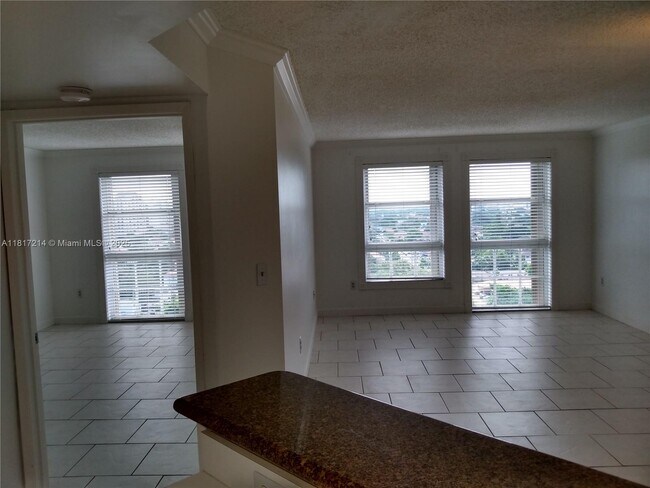 Foto del edificio - 2351 Douglas Rd