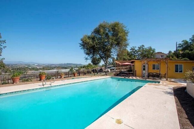 Building Photo - Guajome 1 Bedroom 1 Bath plus office Space...