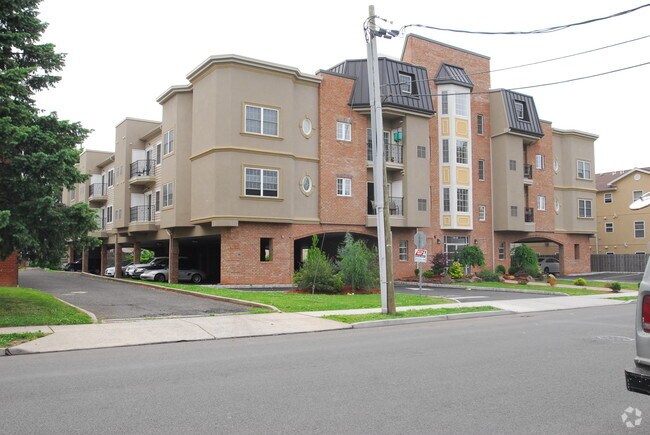 Building Photo - Maple Bay Estates